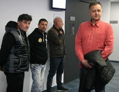 Изискват бележки за платен ток и вода по първото дело срещу събаряне на ромските къщи във Войводиново