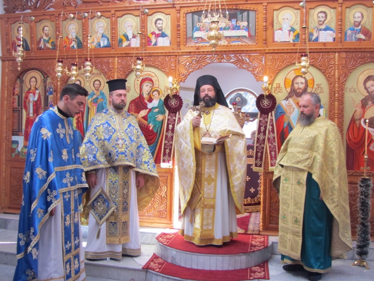 Смолян: Архимандрит Висарион възглави светата Литургия за Събор на Пресвета Богородица в епархийския манастир „Св.Пантелеймон”