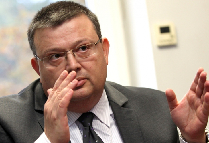Цацаров в интервю от Брюксел: Арестите срещу корупцията не се харесват от грантово зависими политици!