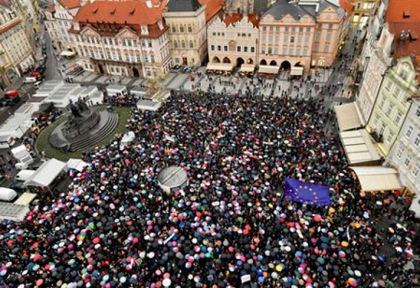 Хиляди излязоха на протест в Чехия (СНИМКИ)