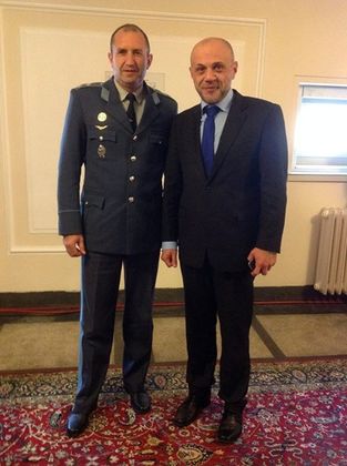 Стара снимка на Томислав Дончев и Румен Радев стана хит в мрежата
