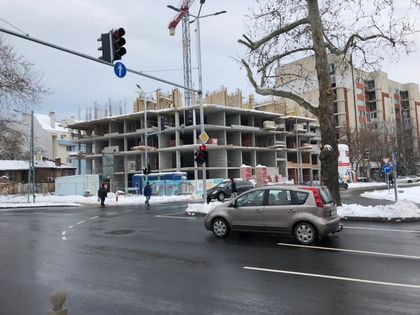 „Зелена вълна“ по новата част на „Васил Априлов“, променен режим на светофара на кръстовището с 