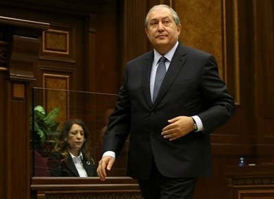 Президентът на Армения уволни шестима министри по предложение на премиера