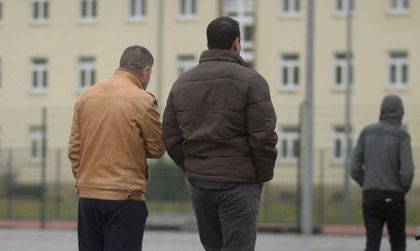 Бежанци се настаняват в център за хомосексуалисти