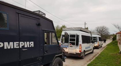Русе: Полиция и жандармерия влязоха в имоти и жилища във Ветово
