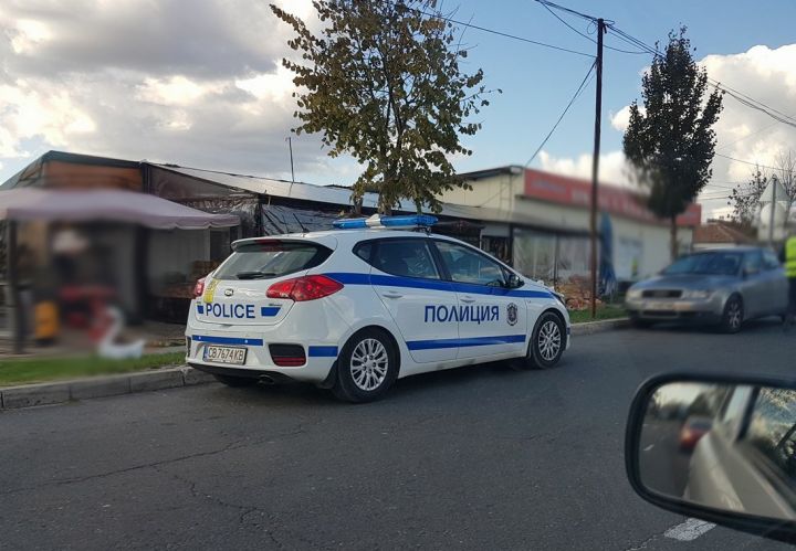 За втори път в рамките на близо месец хванаха 63-годишен мъж да шофира без книжка