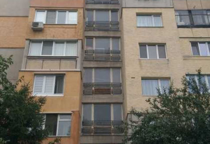 Няма такава панелка! Столичен блок привлича като с магнит погледите на минувачите заради... (СНИМКИ)