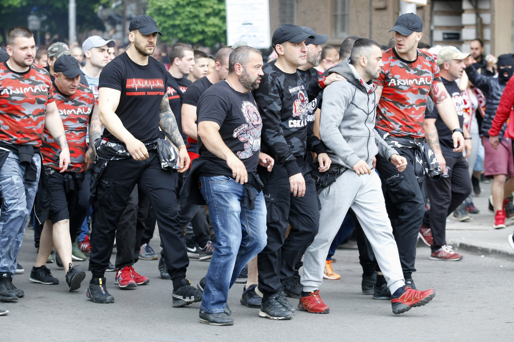 Шествието на феновете на ЦСКА в снимки