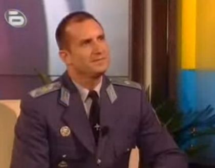 Уникално ВИДЕО от архивите! Слави към генерал Радев: Ти ще станеш политик – рано или късно