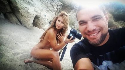 Бившата на Криско лъсна чисто гола! (СНИМКИ 18+)