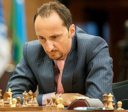 Топалов завърши реми с Адамс