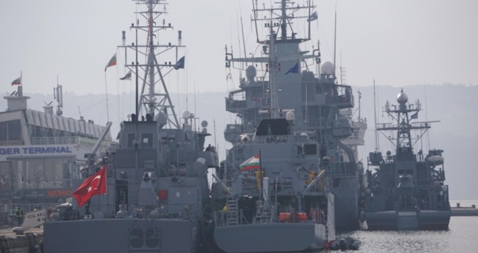 Кораби на НАТО акостираха във Варна (снимки)