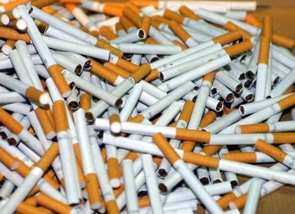 Хванаха 18-годишен пловдивчанин с 30 000 нелегални къса цигари