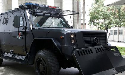 Взеха заложници-чужденци в ресторант в Дака