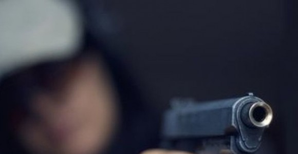Среднощен екшън в Пловдив! Мъж извади пистолет, за да си хване такси