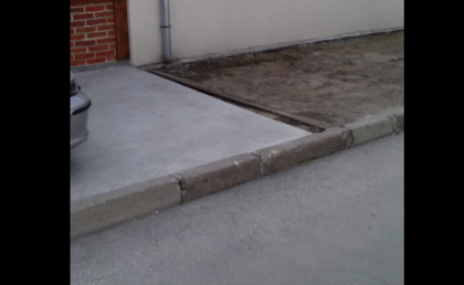 Пловдивчанин си направи сам тротоар, паркира колата си на него и го...