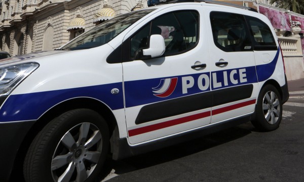 Трима заподозрени за тероризъм арестувани във Франция