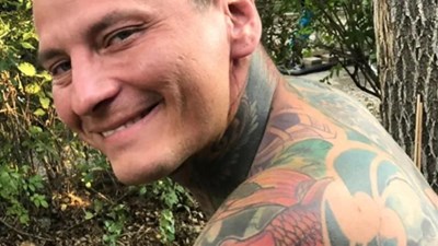 По волята на покойник: Свалят кожата му, за да изложат татуировките му на стената