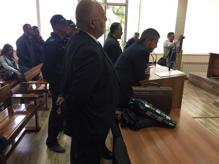 Адвокатът на обвинения в подкуп полицейски шеф: Нека тези, които правиха пресконференции, сега да му се извинят (ВИДЕО)