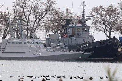 Еврокомисията призова Русия да освободи задържаните украински кораби