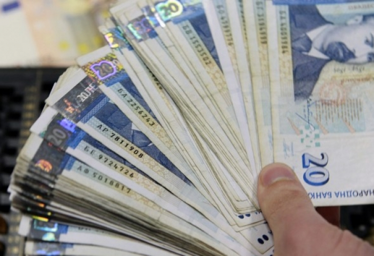 Банкерка от Нова Загора отмъкна 400 000 лева от чужди сметки, но после жестоко съжали