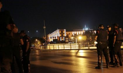 Хаос в Анкара: Стрелба срещу цивилни, танкове по улиците