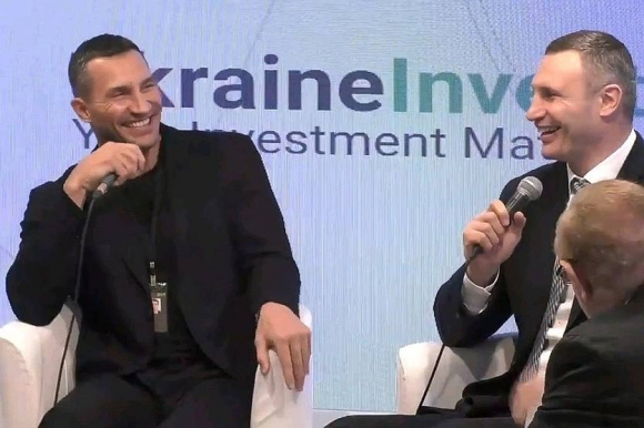 Виталий Кличко направи пореден “шедьовър” на форума в Давос! Брат му се смя повече от всички (ВИДЕО)