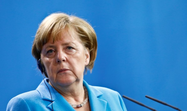 Меркел гласи среща на ЕС за миграцията. Спасява кабинета?