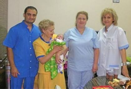 Чудовищно! Съдружник обвини доктора на бабата-майка за търговия с яйцеклетки от психично болни