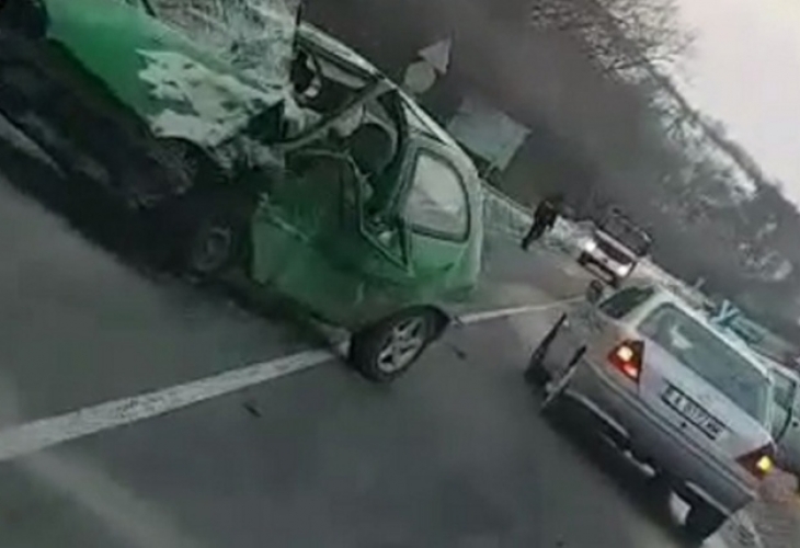 Жесток челен сблъсък край Бургас, има тежко пострадали (ВИДЕО)
