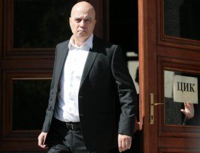 Вижте вандалщината на феновете на Слави Трифонов по време на концерта му