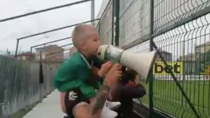 ВИДЕО, от което ще настръхнеш! България е над всичко! Този малък футболен фен го показа!
