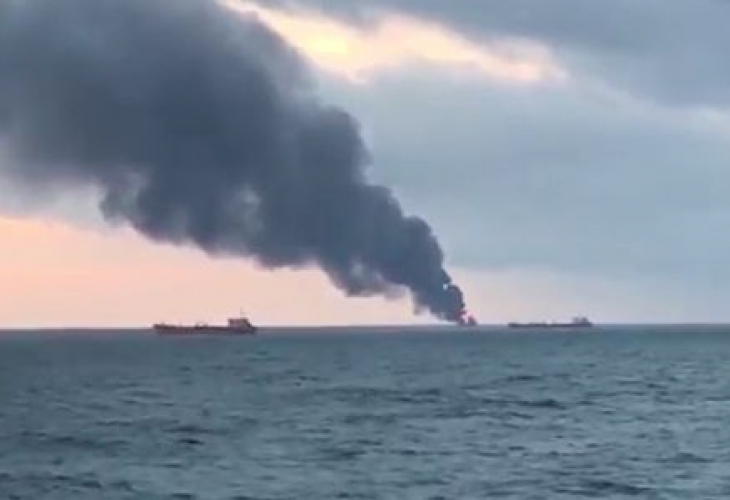 Огнен кошмар в Черно море: Горят два кораба! Има загинали, а отчаяни моряци... (ВИДЕО)