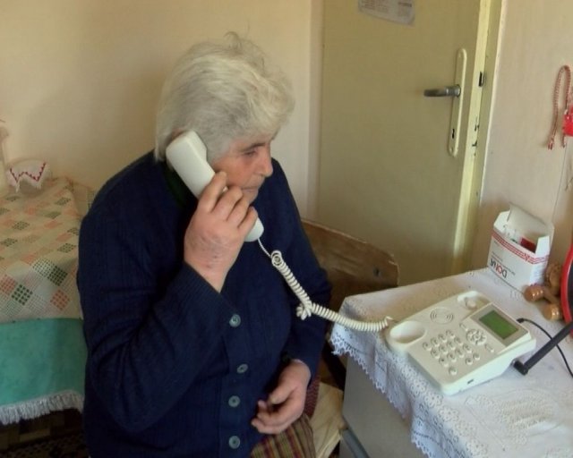 Пипнаха трима ало измамници, опитали да вземат пари от баба