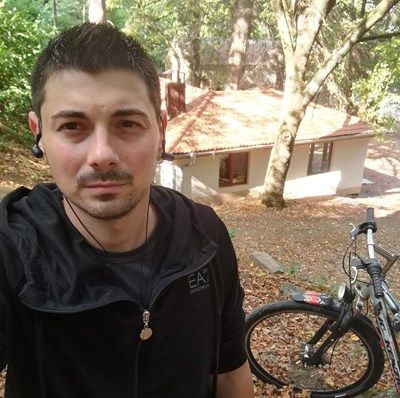 Жени засичат “здрави момчета”, бягат, но ги хващат с дрога, подозират, че те са мутресите от околовръстното