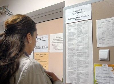 Безработните намаляват с над 50 хиляди души, 18% от тях търсят първа работа