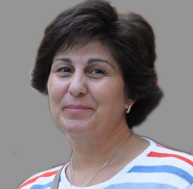 Деца се борят за живота на любимата си учителка