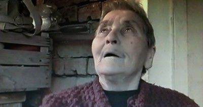 Бабата, която наби измамници с точилка: Как да съм – дърт човек (видео)