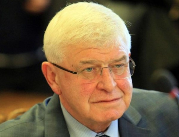 Кирил Ананиев: Няма законова пречка да поискам оставката на шефа на НЗОК