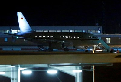 Меркел пропуска откриването на срещата Г-20 заради повреда в самолета (Снимки)