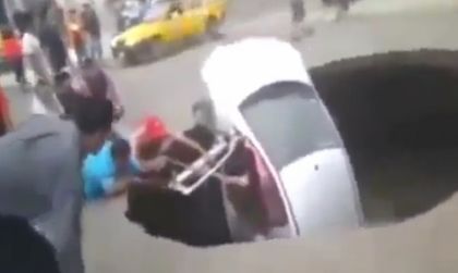 Спасителна акция "Погълната кола" в Перу
