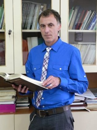 Доц. д-р Илия Недин, етнолог: Според характера на човека, който първи прекрачи прага на дома, се съди каква ще е годината - от тази дата някога е започвала новата година