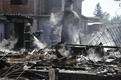 Пожар изпепели вила в Пловдивско, 63-годишен мъж пострада