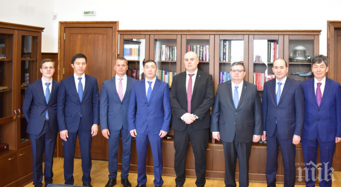 Сотир Цацаров се срещна с генералния прокурор на Казахстан