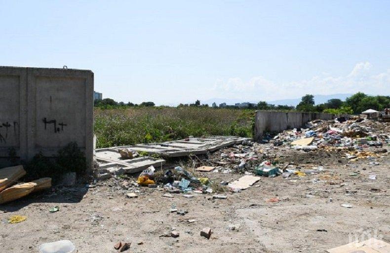 Падна оградата на турските гробища в Пловдив