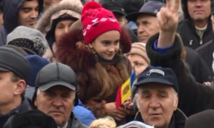 Хиляди недоволни в Молдова: Искат оставки