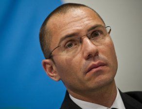 Като чуя, че Мая Манолова внася нещо и леко се напрягам