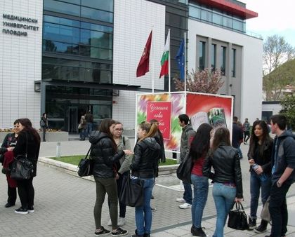 Родители пръснаха пари за апартамент за уроци по химия