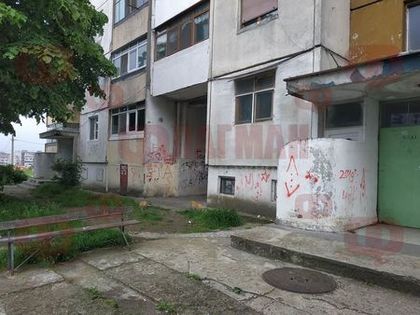 Тийнейджъри се клаха в жк „Меден рудник“, 18-годишен е в болница