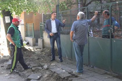Ремонтират улица в